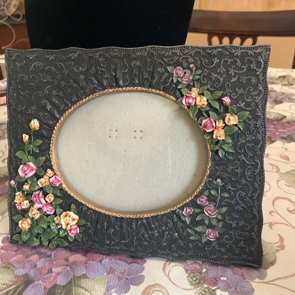 PHOTO FRAME RAISED FLOWERS LIKE NEW CONDITION - Picture 4 of 10